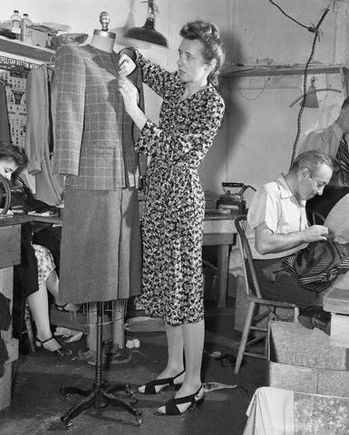 Clare McCardell Tailoring a Dress fashion designs